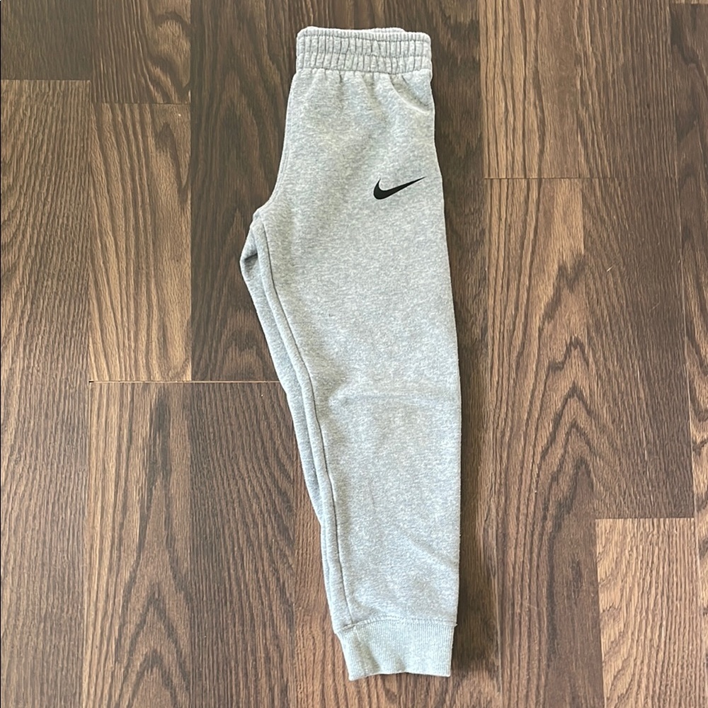 Nike Kids Gray Jogger Pants, size 7